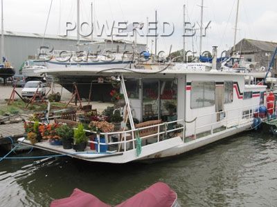Sumerset Houseboat