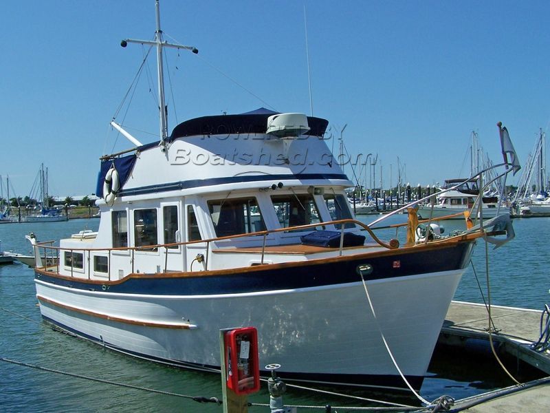 Universal 36 Trawler Tri-cabin