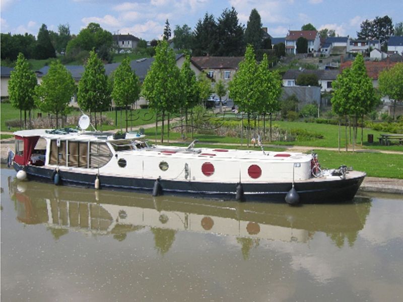Inland Waterways Motor Yacht
