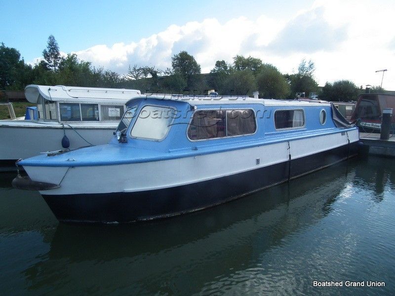 Narrowboat 30ft Cruiser Stern Steel Hull, Wooden Top