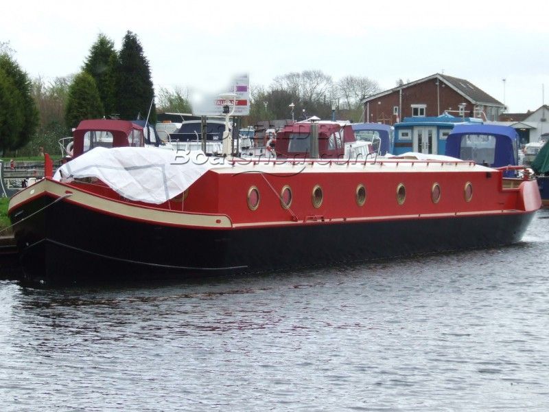 Wide Beam Barge Thames Stemhead Replica