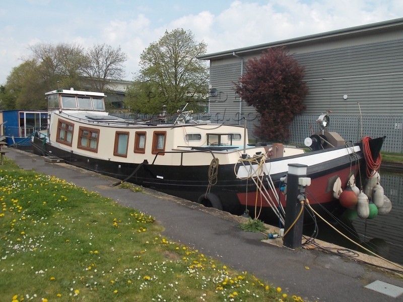 Dutch Barge 60ft Ft Tjalk With Residential Canalside Mooring
