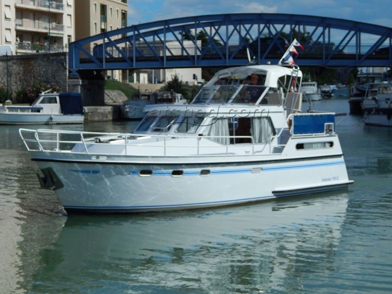 Dutch Steel River Cruiser HOLLANDIA SL1100 Vedette Fluviale
