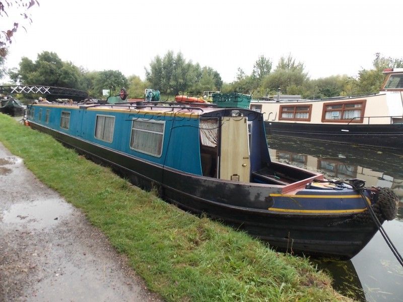 Narrowboat 70ft Cruiser Stern With 3 Cabins
