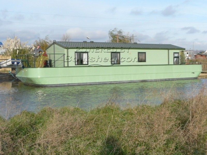 Houseboat Waterhome