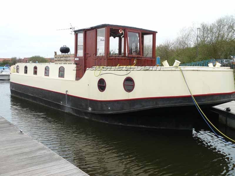 Houseboat Waterhome