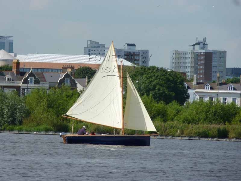 Tela Dayboat