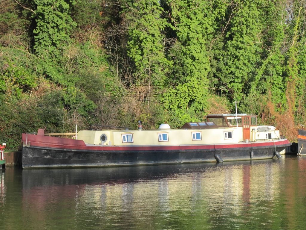 Dutch Barge Luxe Motor With Thames Mooring