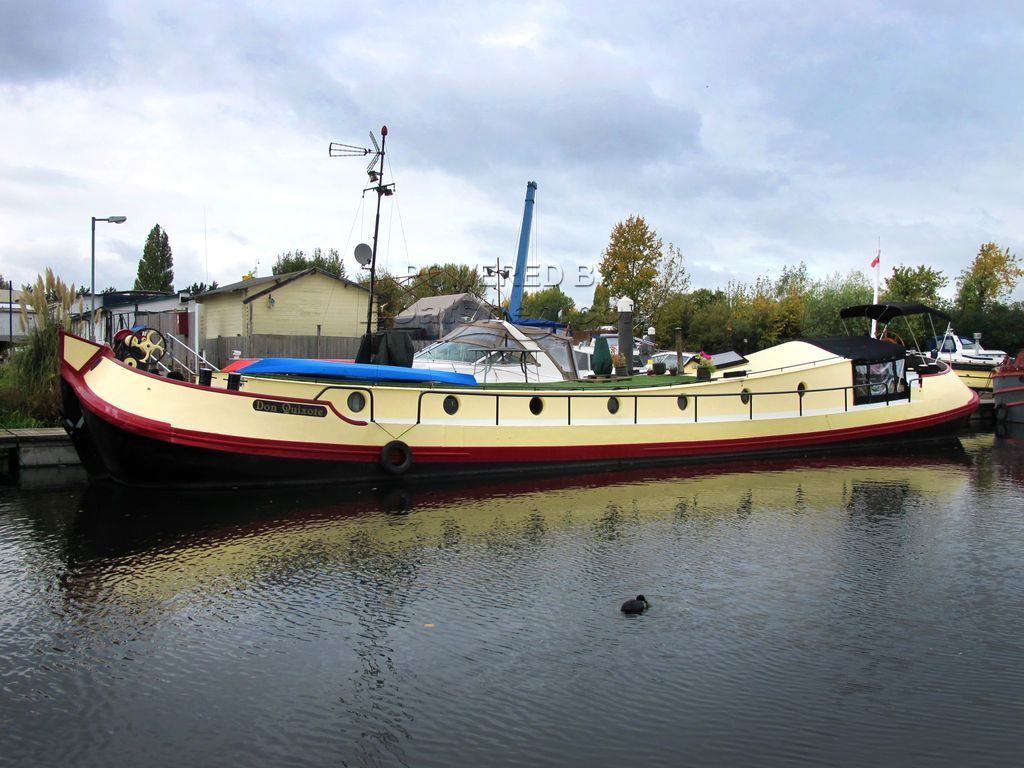 Dutch Barge 23m With London Mooring