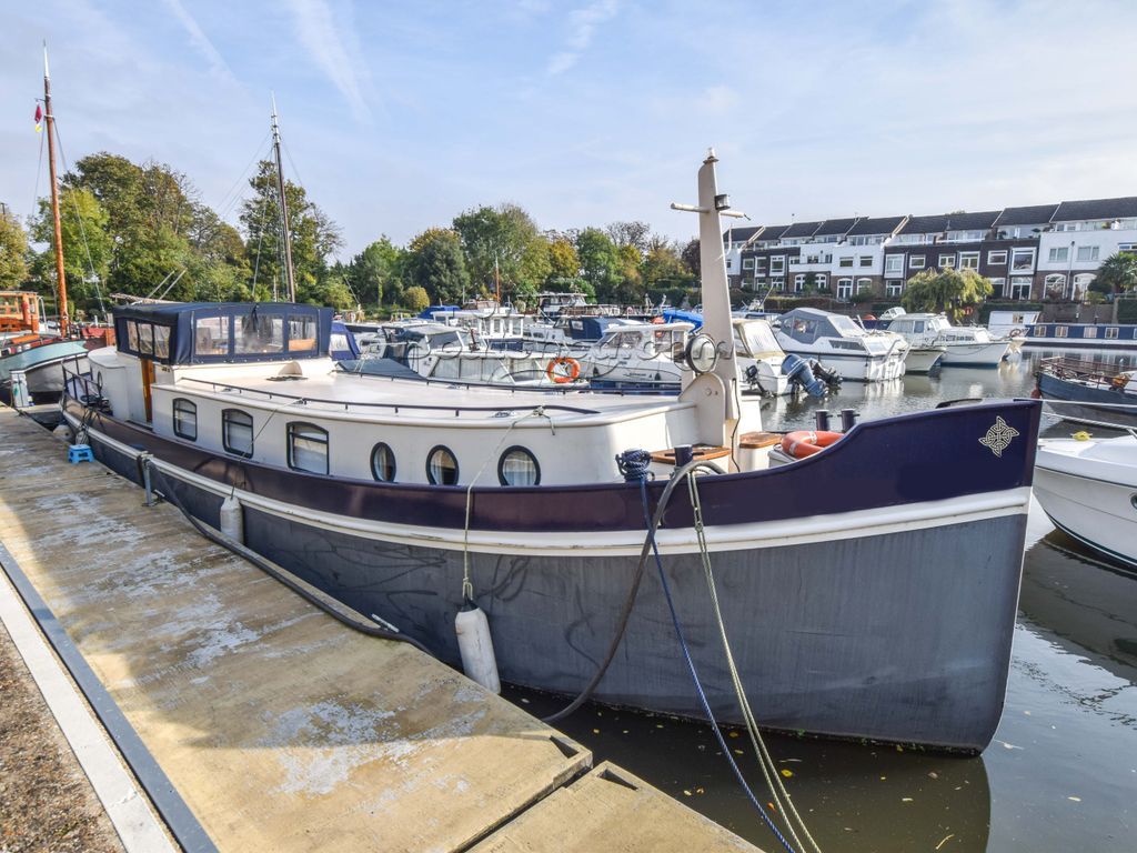 Dutch Barge Luxemotor 60ft With London Mooring