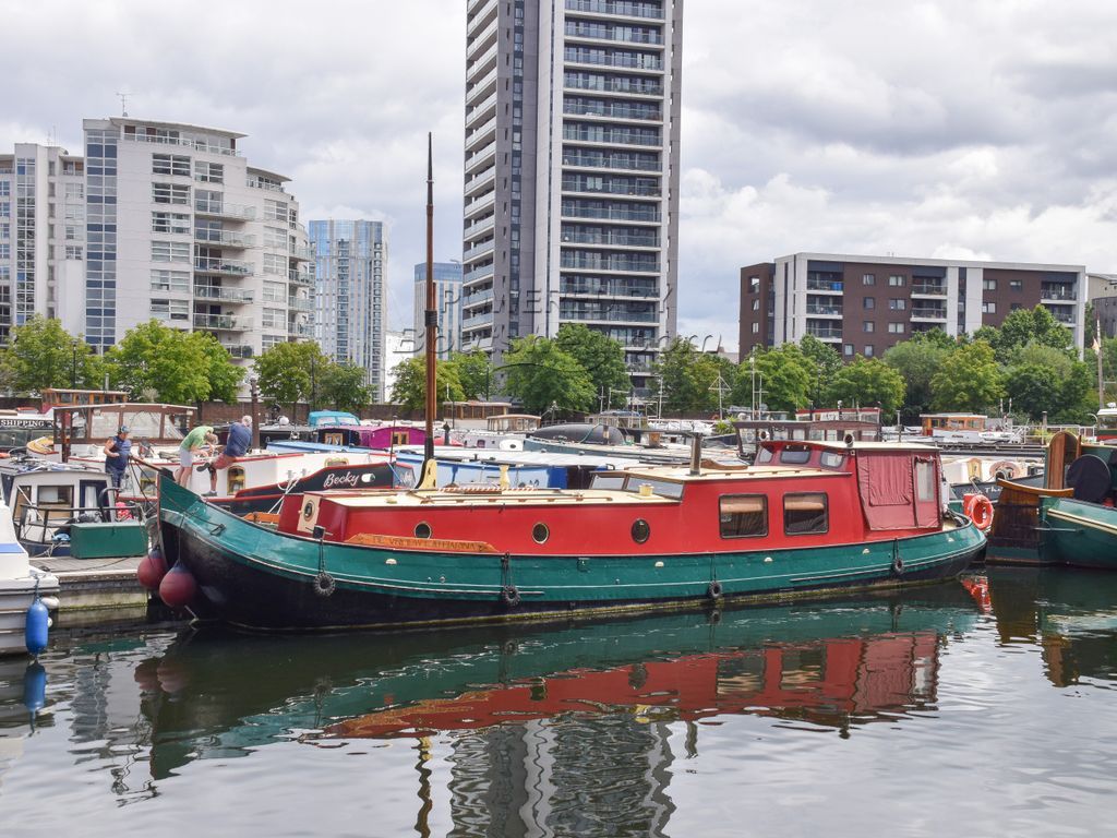 Dutch Barge 15m With London Mooring