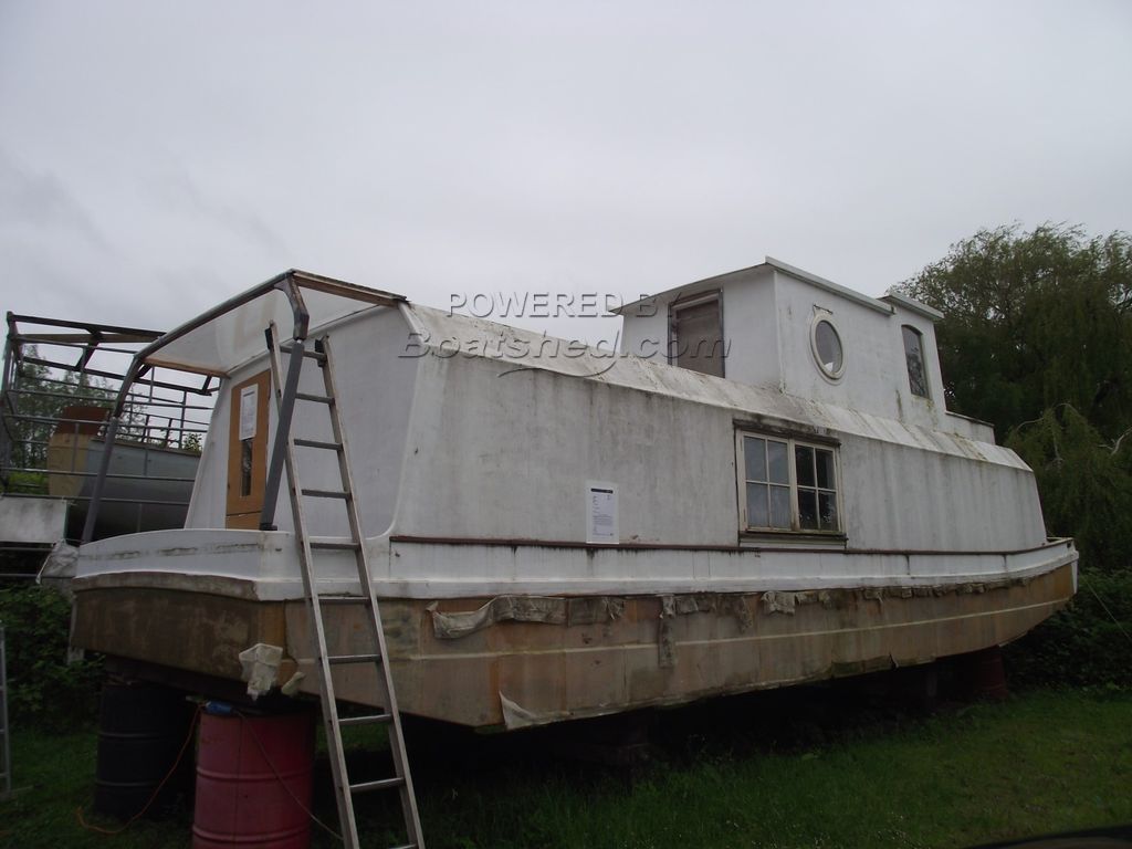 Riverboat 36ft X 10ft