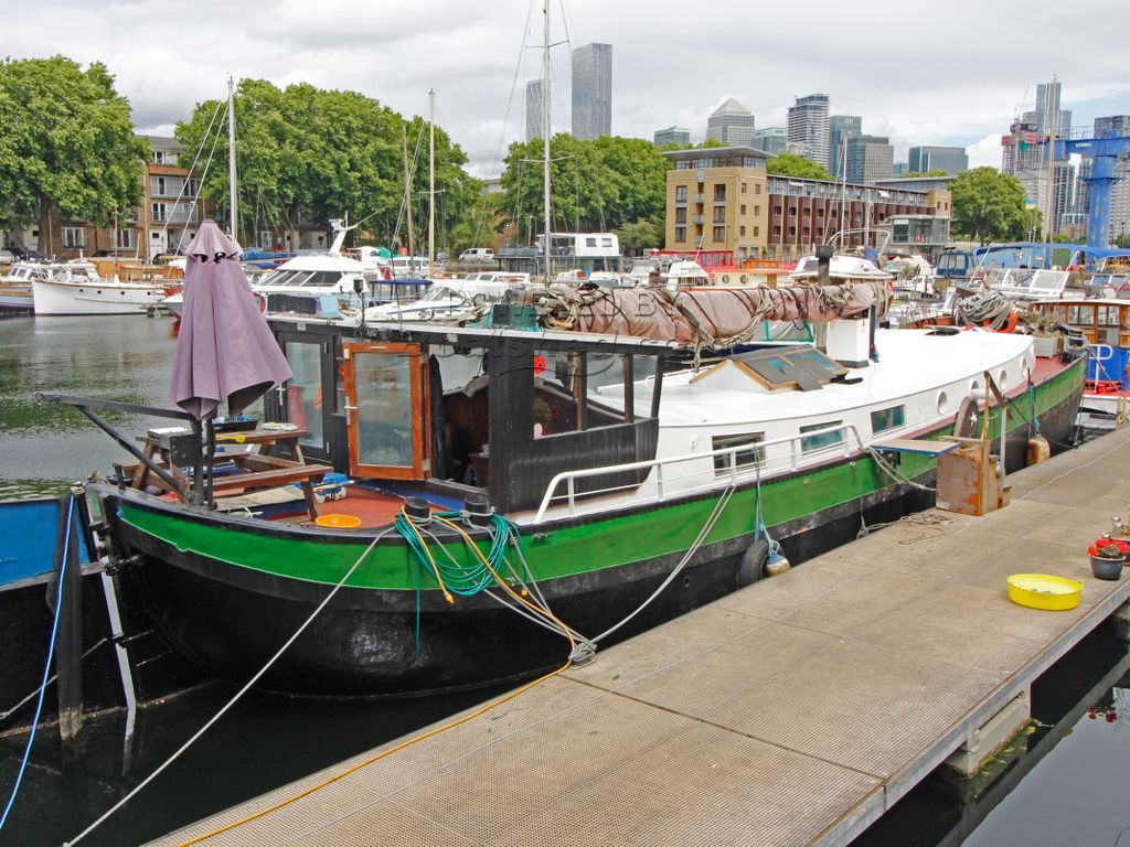 Dutch Barge 18m With London Mooring