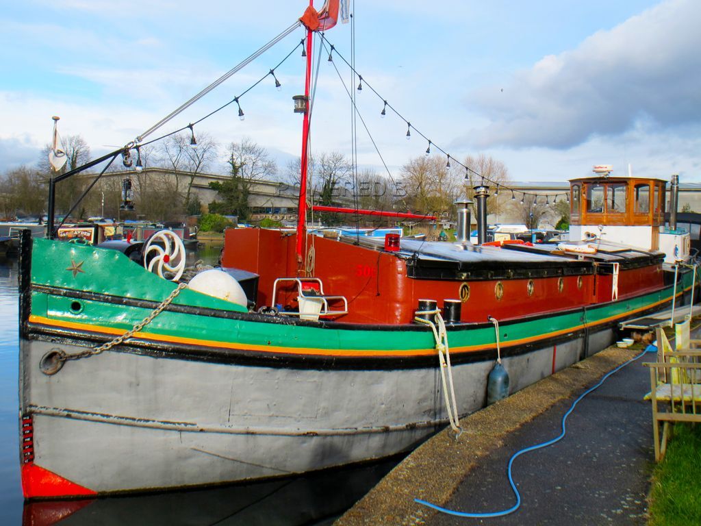 Dutch Barge 20m With London Mooring