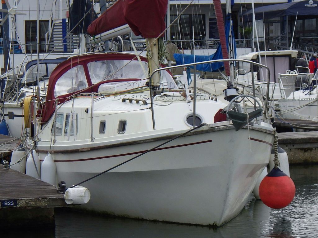 Westerly Longbow Aft Cockpit -  Fin Keel