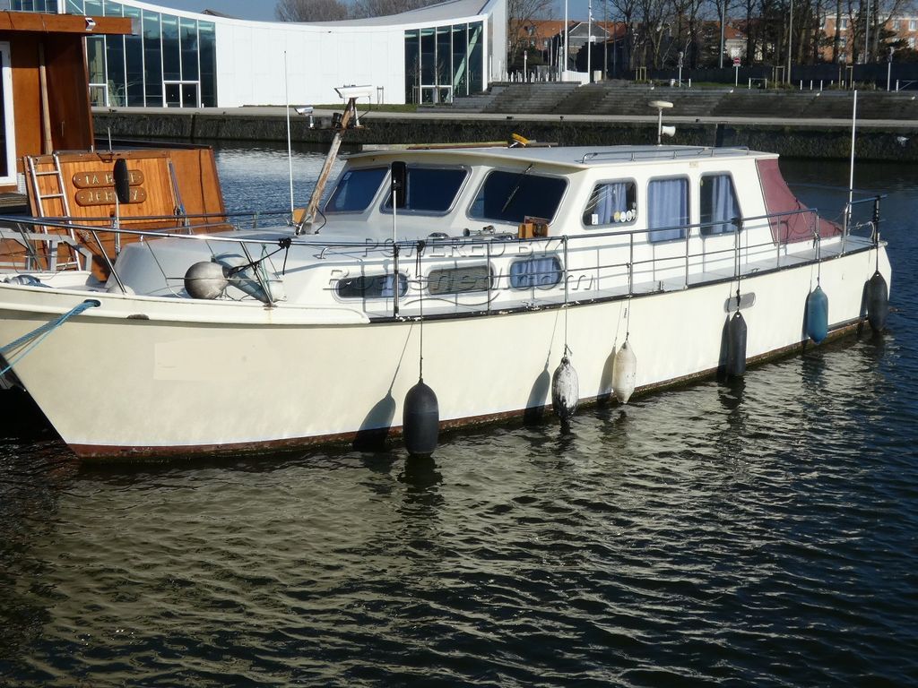 Dutch Steel Motor Cruiser 42ft SEDAN