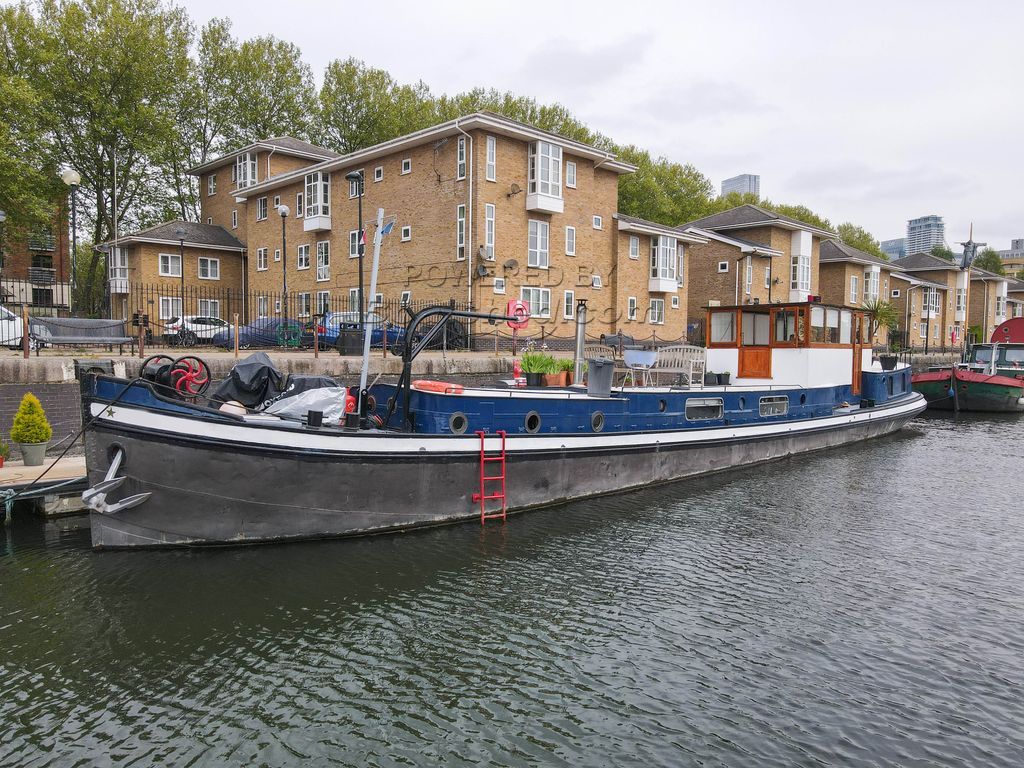 Dutch Barge 24m With London Mooring