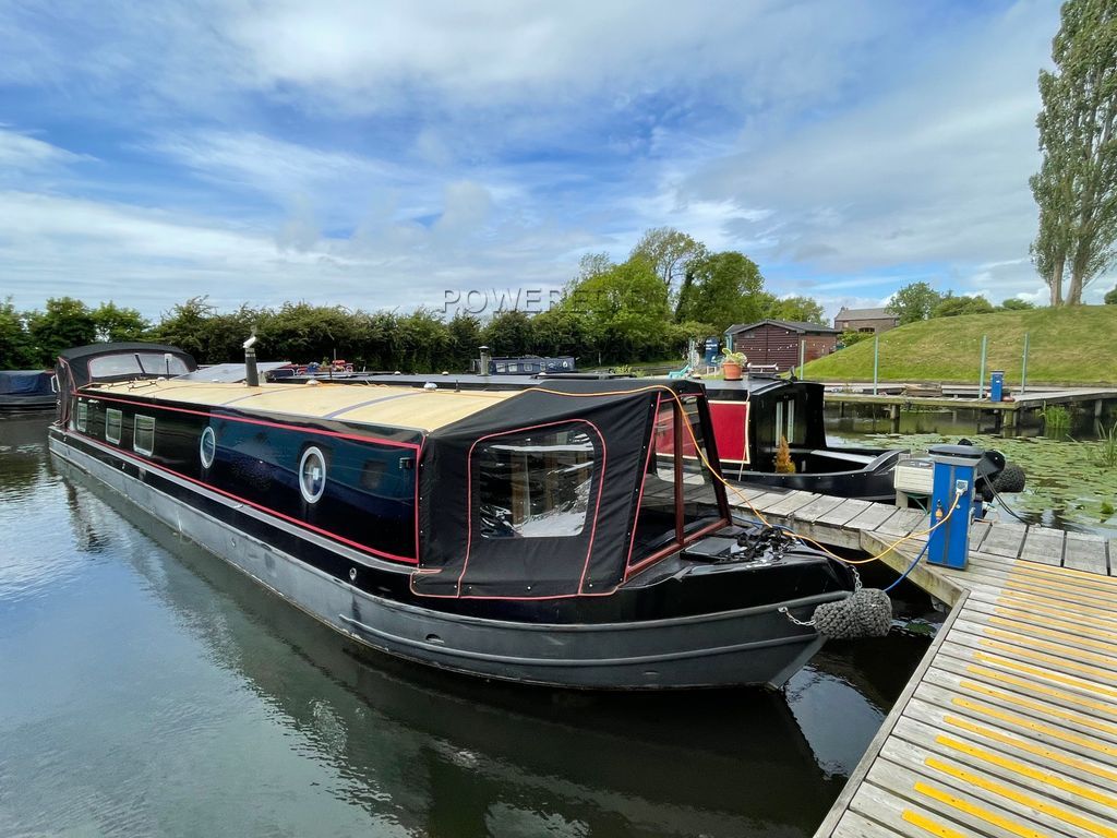 Wide Beam 60ft Cruiser Stern High Specification Boat