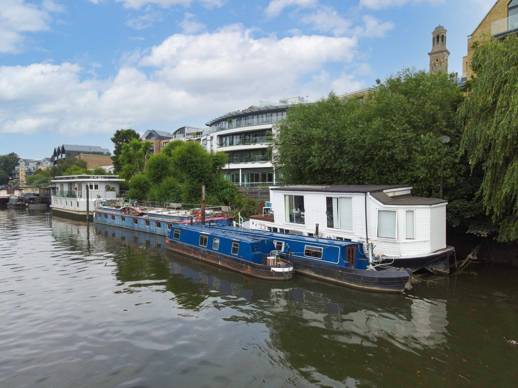 Houseboat With Freehold London Mooring
