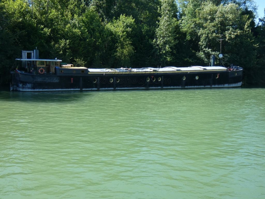 Peniche Freycinet Barge Moored On Its Own Island In The Marne