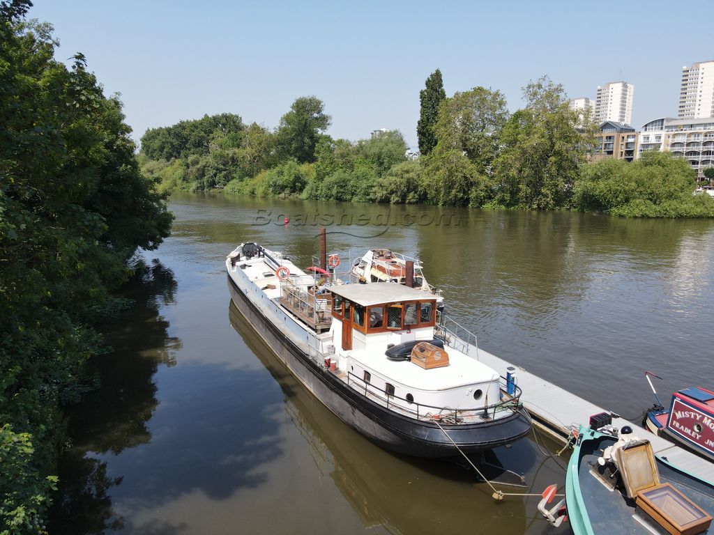 Dutch Barge 27m With London Mooring