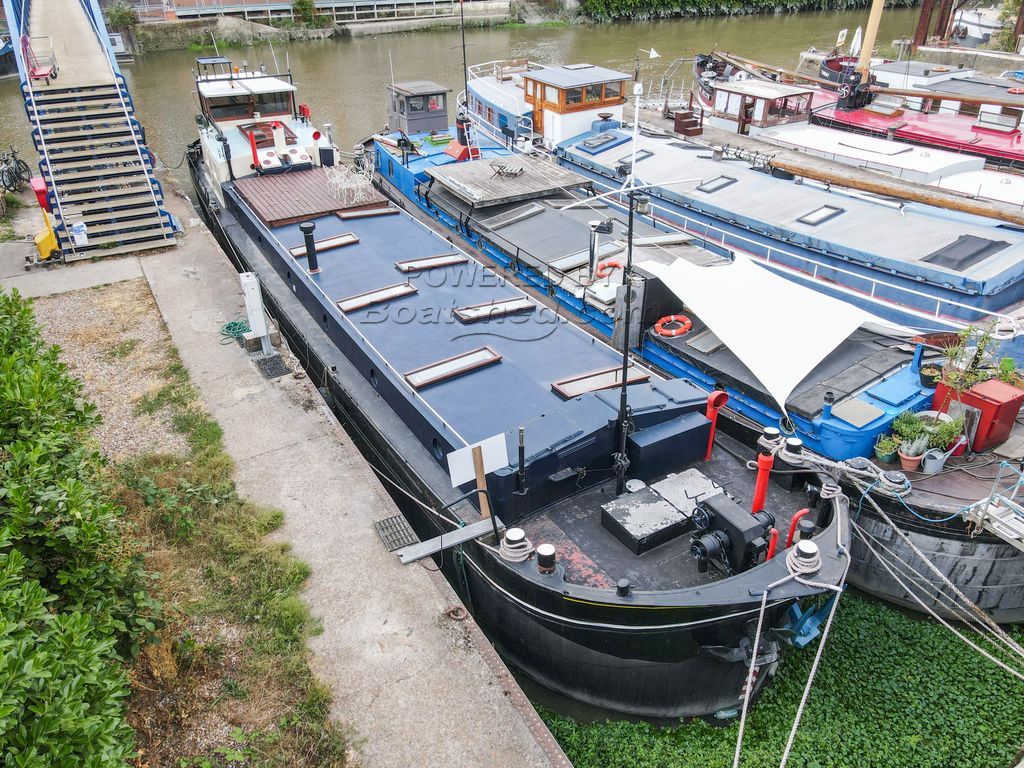 Dutch Barge 27m With London Mooring