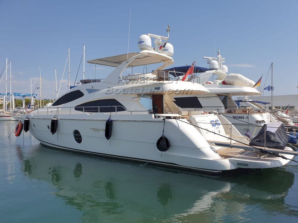 Aicon 64 With Extended Hydraulic Bathing Platform And Flybridge Canopy