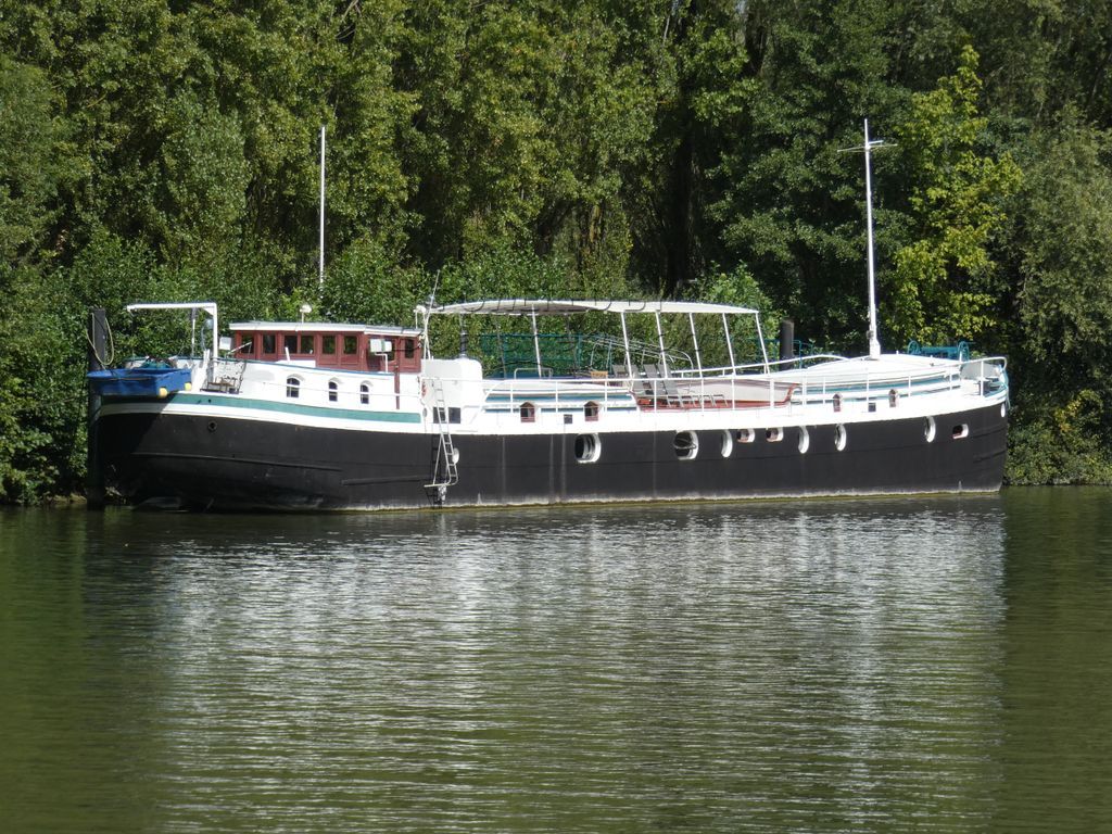 Peniche Freycinet Hotel Charter Barge