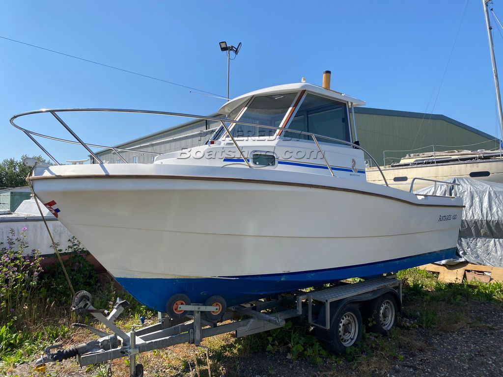 Beneteau Antares 620 With Road Trailer