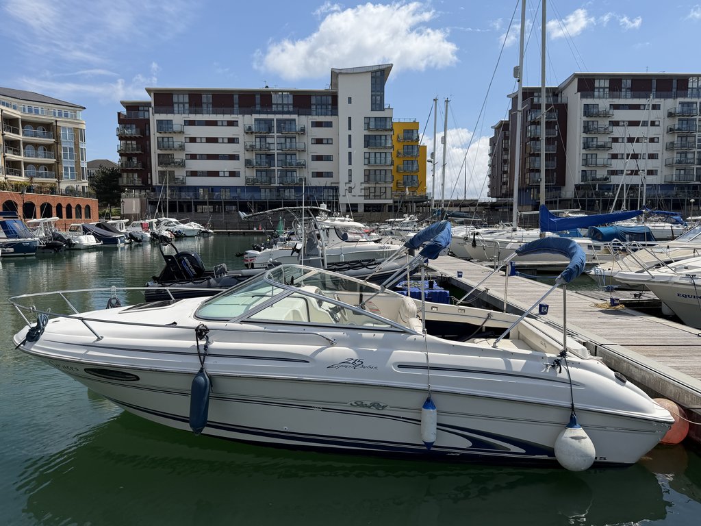 Sea Ray 215 Express Cruiser
