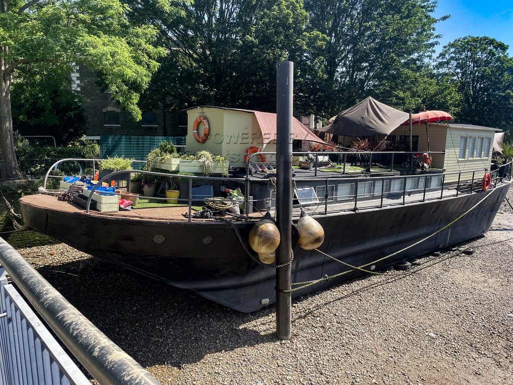 Unique Houseboat Exclusive Thames Mooring