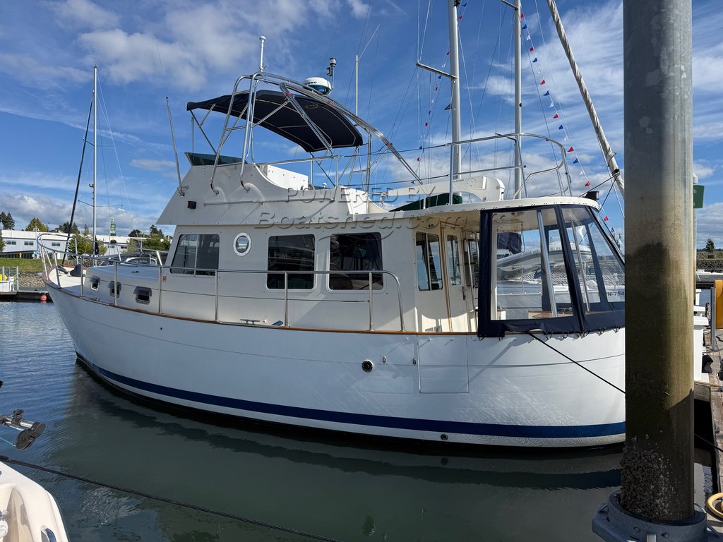 Willard 40 Trawler ~ Flybridge Sedan LRC