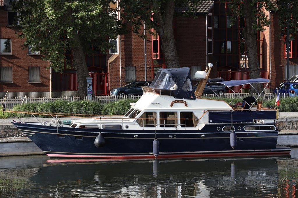 DE VALK VALKKRUISER 42 FLY Dutch Steel Flybridge Cruiser