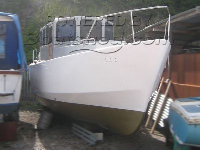 GRP Pilot Style Motor Boat 33'