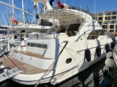 Sealine F43 Flybridge Yacht.