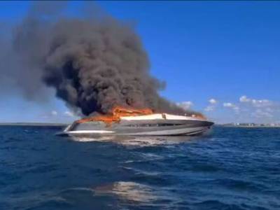 27m Canados yacht catches fire in Tallinn