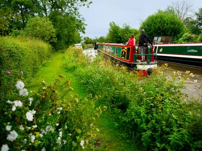 Pourquoi des vacances en péniche sur les canaux britanniques sont plus judicieuses que jamais cet été