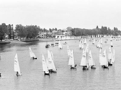 Le spectacle de voile fait son retour sur la Tamise, soutenant un programme de voile qui changera la vie des jeunes.