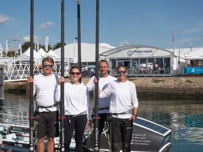 ‘IN OUR ELEMENT’ ATLANTIC ROWING TEAM ARRIVE AT SIBS WITH A SERIOUS ENVIRONMENTAL MESSAGE