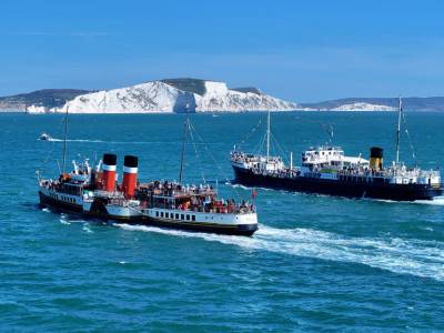 Steamship Shieldhall and Paddle Steamer Waverley put on a show together!