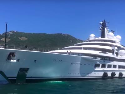 $700m superyacht linked to Putin undergoes refit while impounded