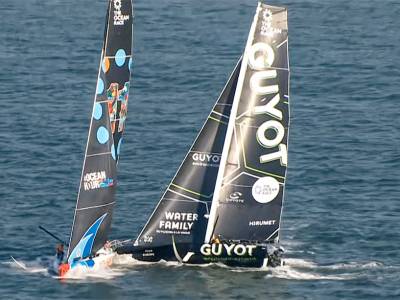 VIDEO: Racing to the Grand Finale in Genova continues despite drama and shock of collision
