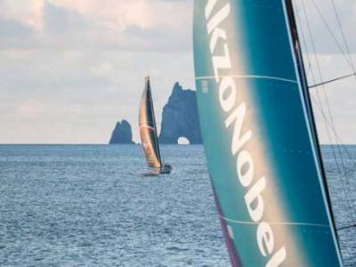 Team AkzoNobel holds off late charge to win epic Leg 6