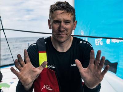 Team Malizia’s Will Harris Completes Gruelling Mast Repair At Sea