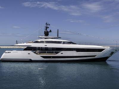 Custom Line launches new motor yacht