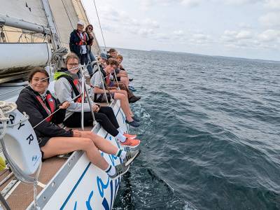 LKQ Aquafax soutient la formation à la voile pour les jeunes grâce à la technologie de navigation Navico.