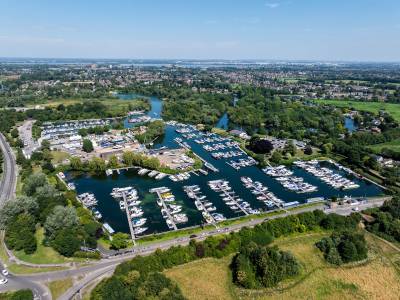 MDL expands Penton Hook Marina with 18 new barge and narrowboat berths