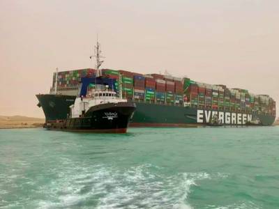 Pilots’ errors cited in blocking of Suez Canal