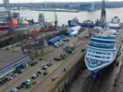 Dutch shipbuilder sues government over Russia sanctions