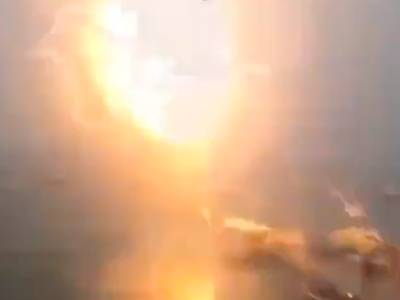 WATCH: Huge lightning strike on yacht in USA marina